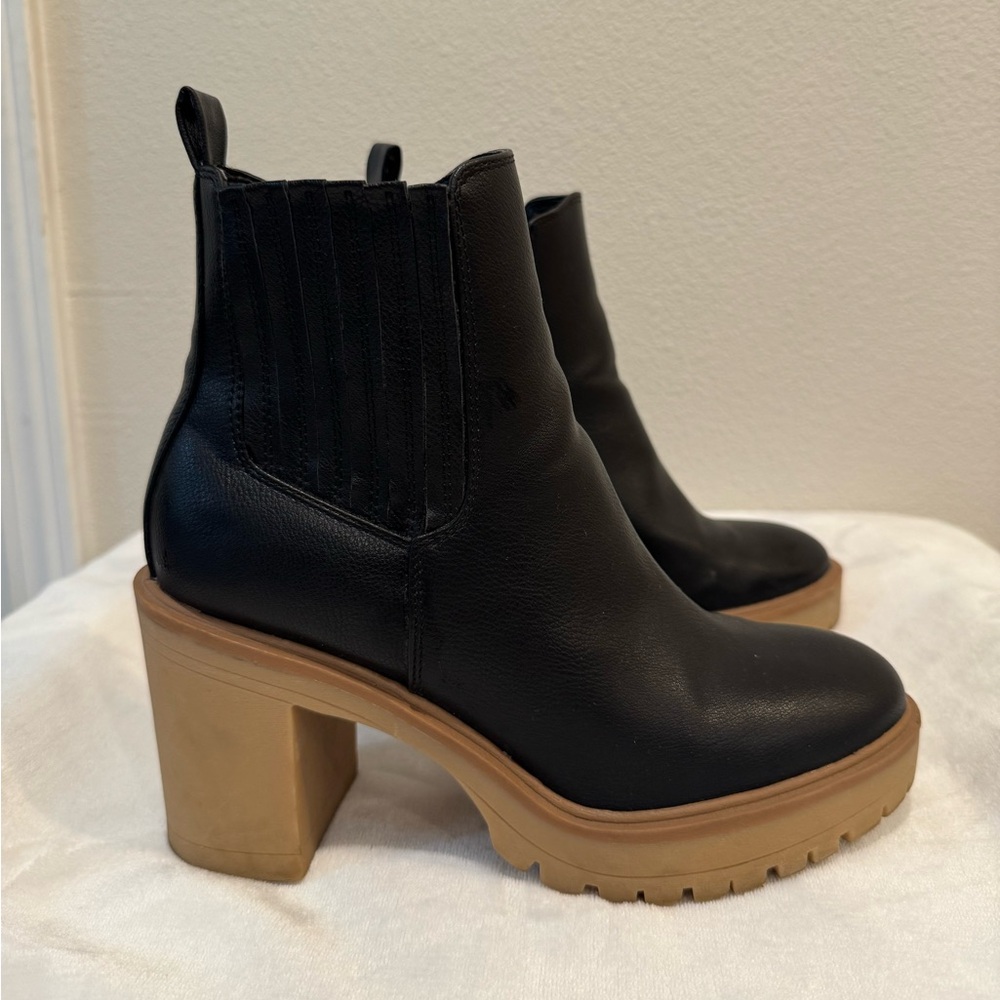 DV by Dolce Vita Black Leather Chunky Heel Chelsea Boots